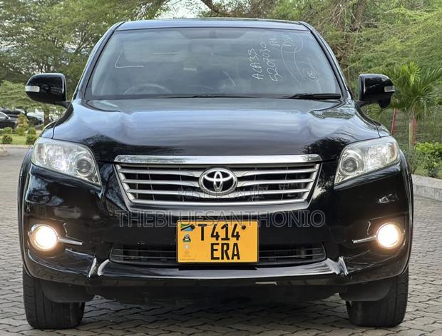 Toyota Vanguard 2011 Black