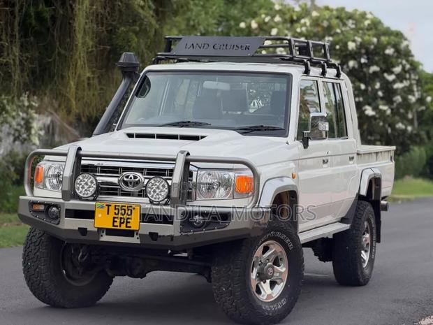 Toyota Land Cruiser 4.5 V8 TD 2019 White