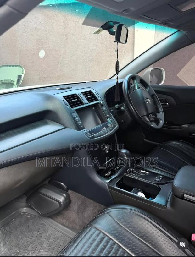 Toyota Crown 2010 White