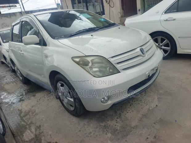 Toyota IST 2004 White