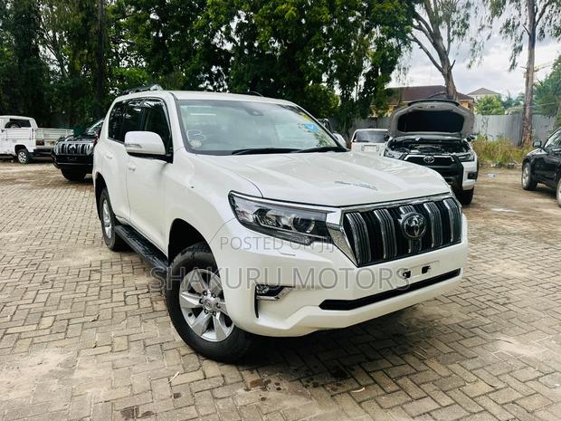Toyota Land Cruiser Prado 2022 White