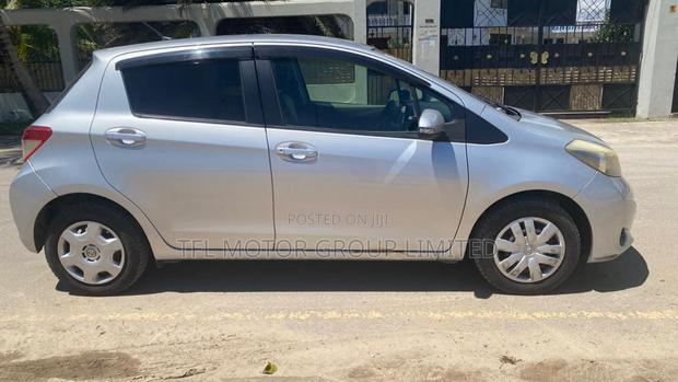 Toyota Vitz 2006 Silver