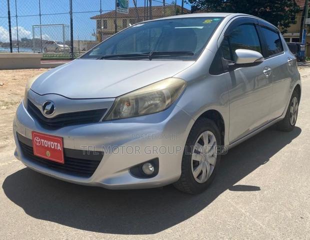 Toyota Vitz 2006 Silver