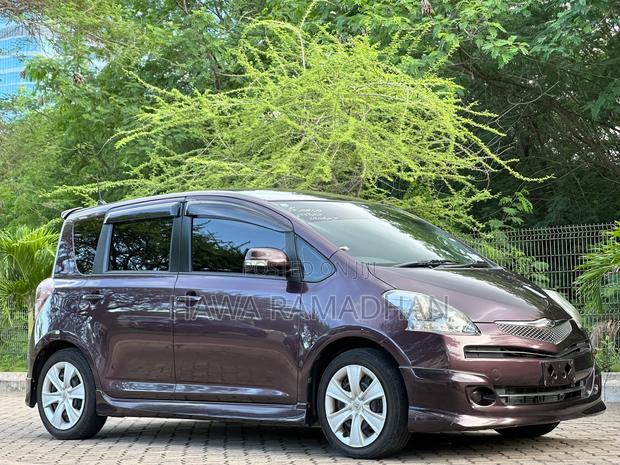 Toyota Ractis 2010 Maroon