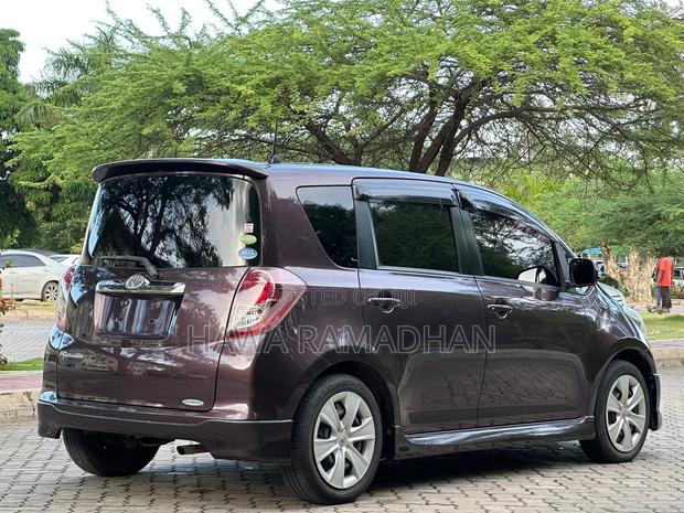 Toyota Ractis 2010 Maroon