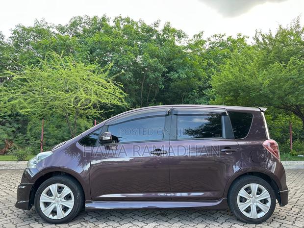 Toyota Ractis 2010 Maroon