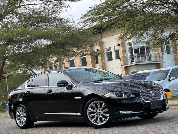 Jaguar XF 4dr Sedan (2.0L 4cyl Turbo 8A) 2014 Black