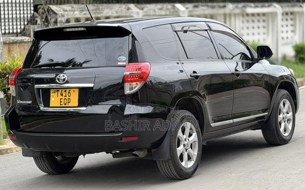 Toyota Vanguard 2010 Black