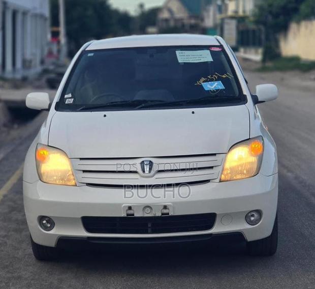 Toyota IST 2004 White