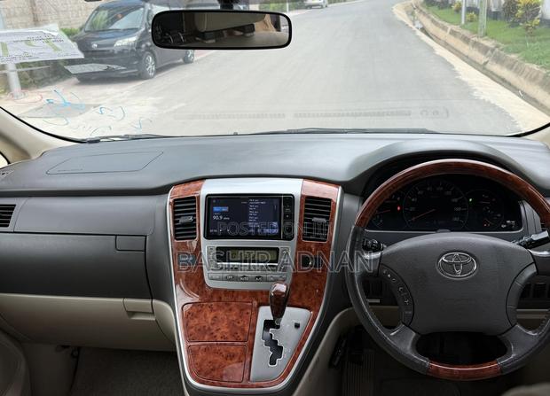 Toyota Alphard 2004 Silver