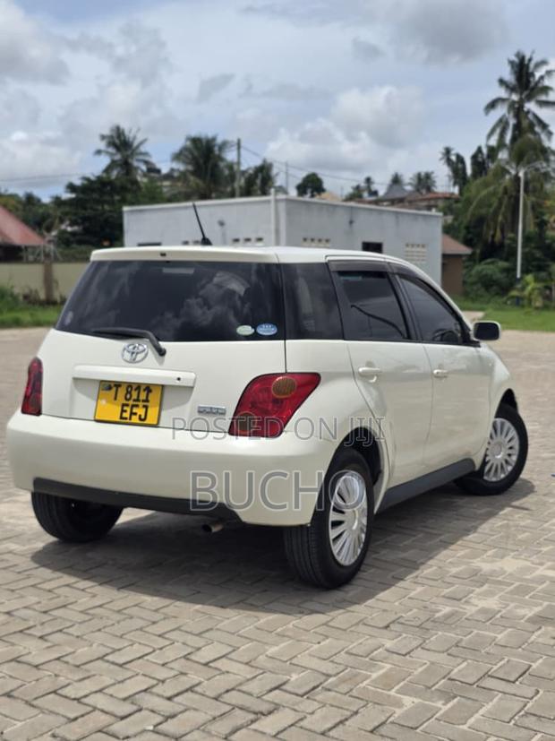 Toyota IST 2005 White