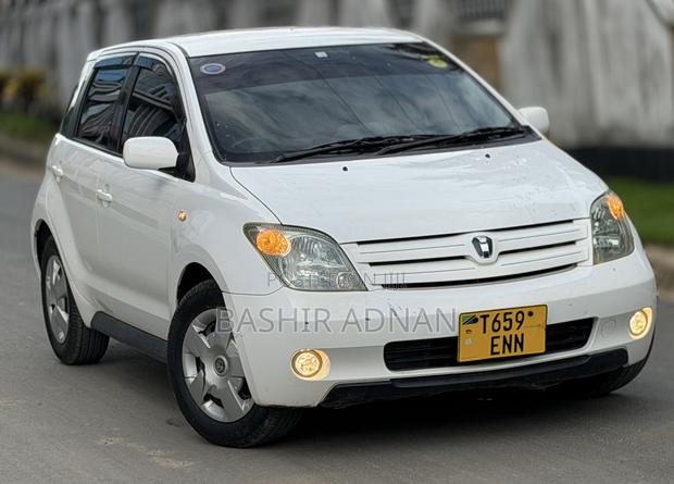 Toyota IST 2004 White
