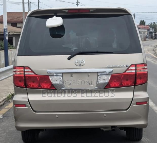 Toyota Alphard 2005 Gold