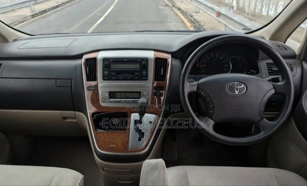 Toyota Alphard 2005 Gold