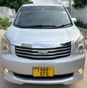 Toyota Noah 2.0 143hp AWD (8 Seater) 2013 Silver for sale