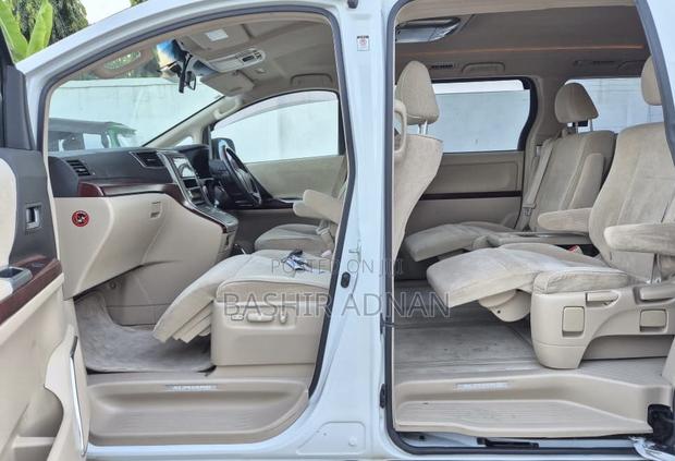 Toyota Alphard 2.4 Petrol FWD 2010 White