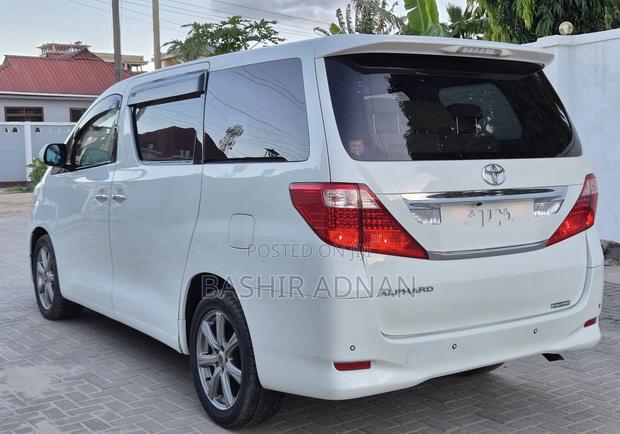 Toyota Alphard 2.4 Petrol FWD 2010 White