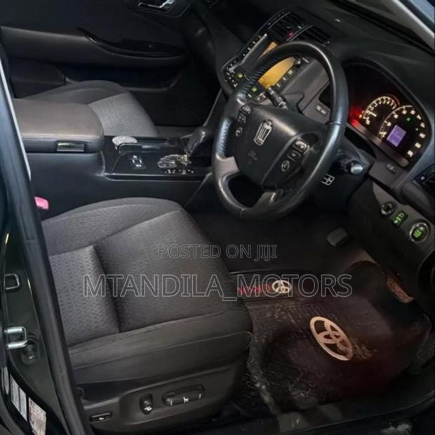 Toyota Crown 2009 Black