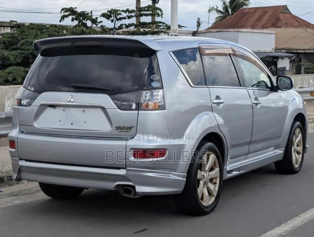 Mitsubishi Outlander Sport ES 2011 Silver