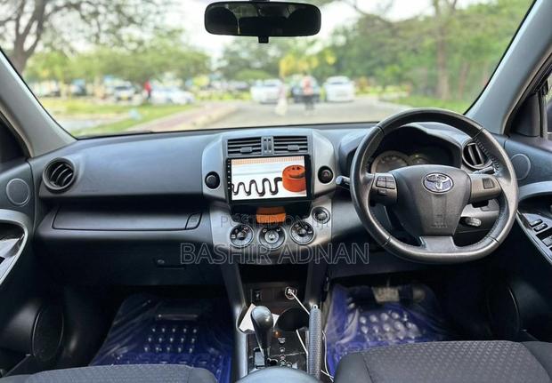Toyota Vanguard 2011 Black
