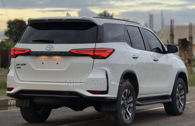 Toyota Fortuner 2025 White