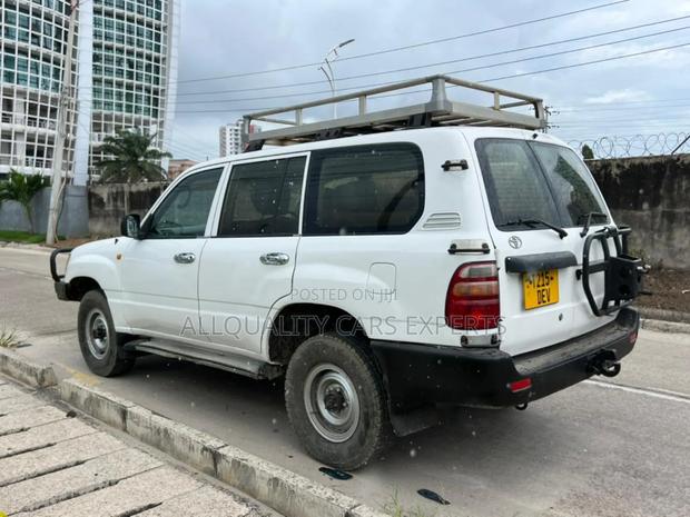 Toyota Land Cruiser 1998 White