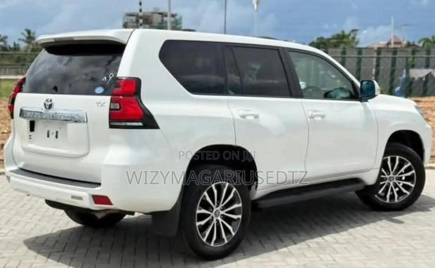 Toyota Land Cruiser Prado 2.7 2019 White