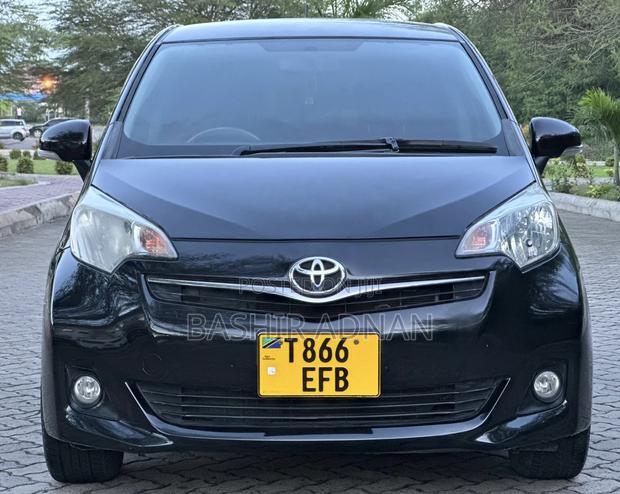 Toyota Ractis 1.5 FWD 2010 Black