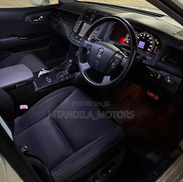 Toyota Crown 2009 White
