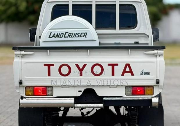 Toyota Land Cruiser 4.5 V8 DLX 2012 White