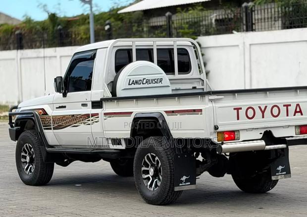 Toyota Land Cruiser 4.5 V8 DLX 2012 White