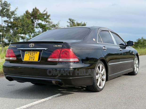 Toyota Crown Royale 2005 Black