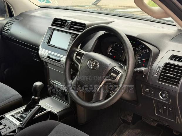 Toyota Land Cruiser Prado 2.8 2020 Purple