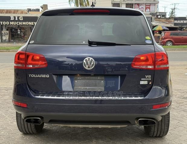 Volkswagen Touareg 2011 Blue
