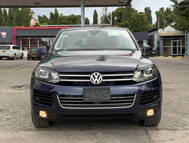 Volkswagen Touareg 2011 Blue