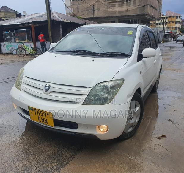 Toyota IST 2004 White