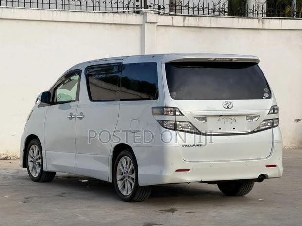 Toyota Alphard 2010 White