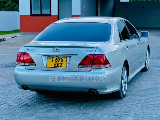 Toyota Crown 2005 Silver