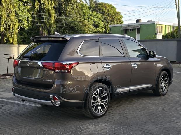 Mitsubishi Outlander 2016 Gray