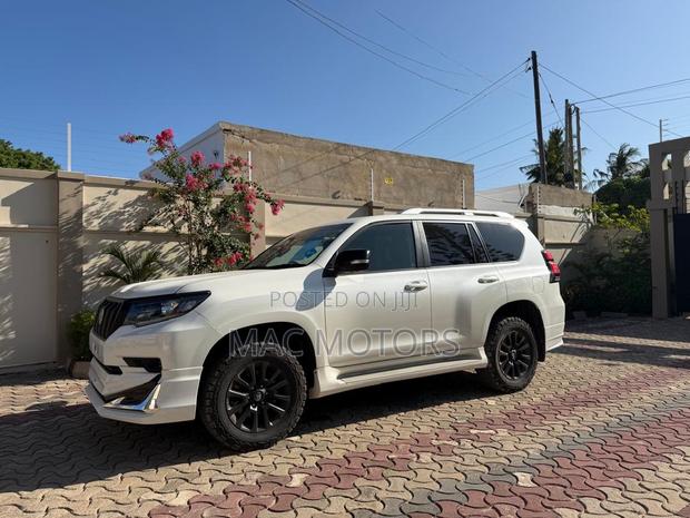 Toyota Land Cruiser Prado 2.7 2023 White