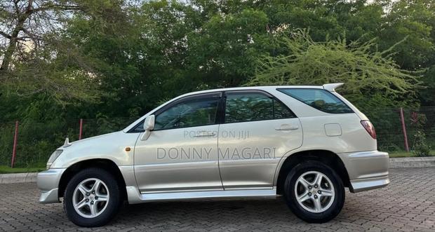 Toyota Harrier 2000 Silver