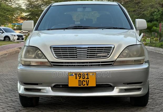 Toyota Harrier 2000 Silver