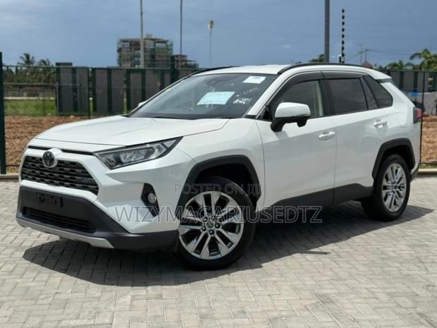 Toyota RAV4 XLE AWD 2019 Off white