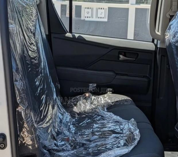 Toyota Hilux 2025 White