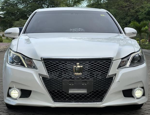 Toyota Crown 2014 White