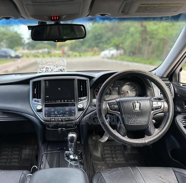 Toyota Crown 2014 White