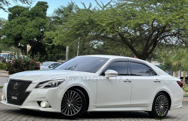 Toyota Crown 2014 White