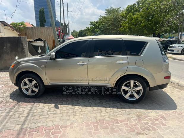 Mitsubishi Outlander 2009 Gold
