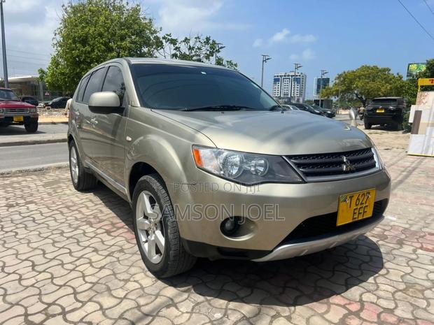 Mitsubishi Outlander 2009 Gold