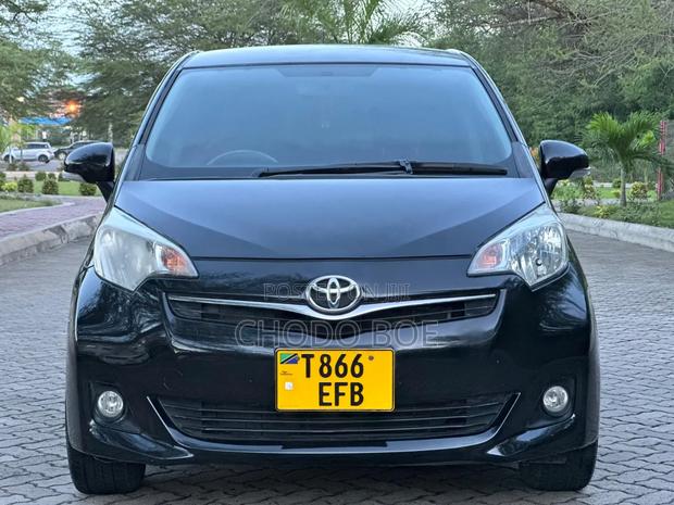 Toyota Ractis 2010 Black